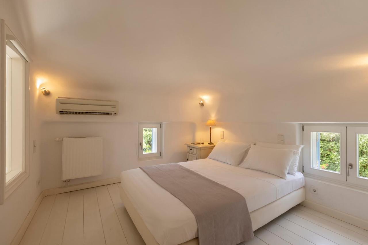 Luxury Villa By The Beach Stenies Экстерьер фото