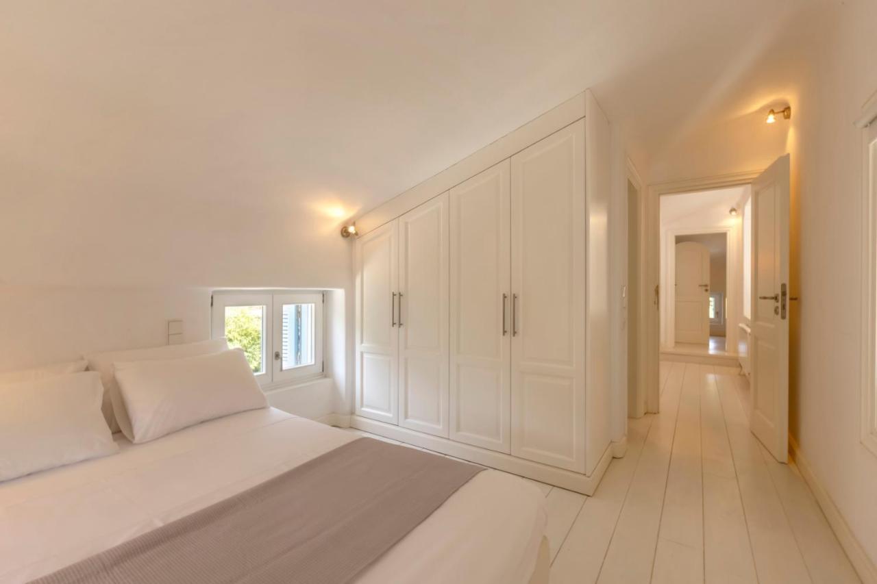 Luxury Villa By The Beach Stenies Экстерьер фото