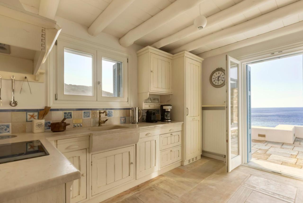 Luxury Villa By The Beach Stenies Экстерьер фото